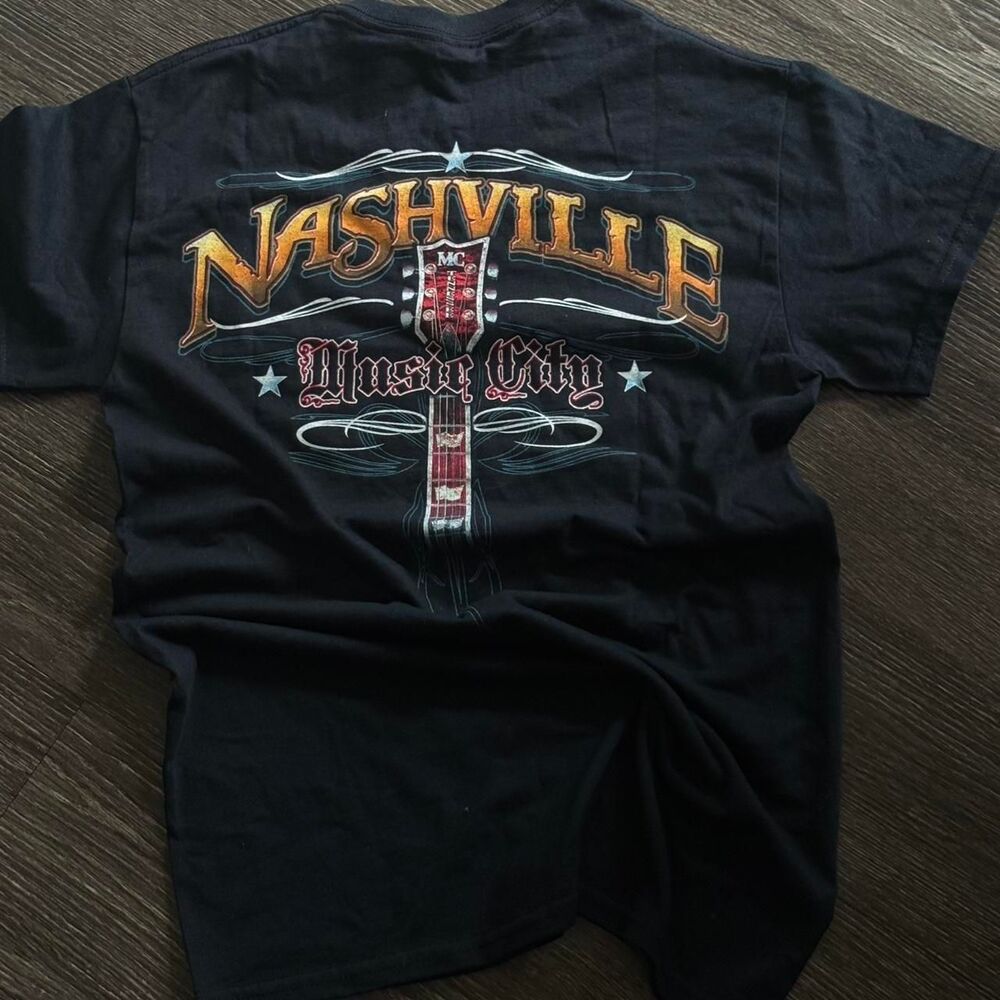 Gildan Men's Black and Navy T-shirt